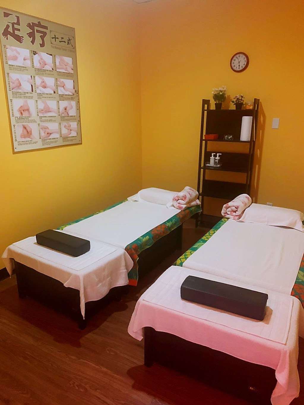 EZ foot massage | 11315 Bissonnet St, Houston, TX 77099, USA | Phone: (346) 342-1857