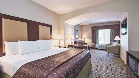 La Quinta Inn & Suites by Wyndham Lancaster | 25 Eastbrook Rd, Ronks, PA 17572, USA | Phone: (717) 392-8100