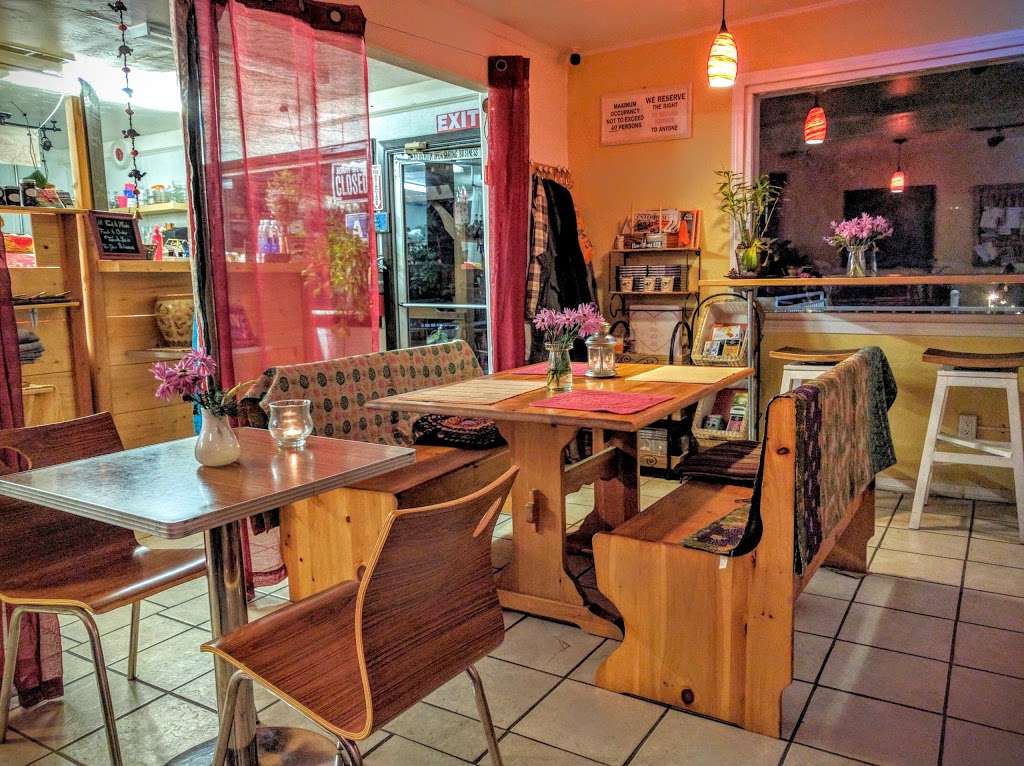 The Red Dot Vegetarian kitchen | 3221 Mt Pinos Way, Frazier Park, CA 93225, USA | Phone: (661) 245-4733