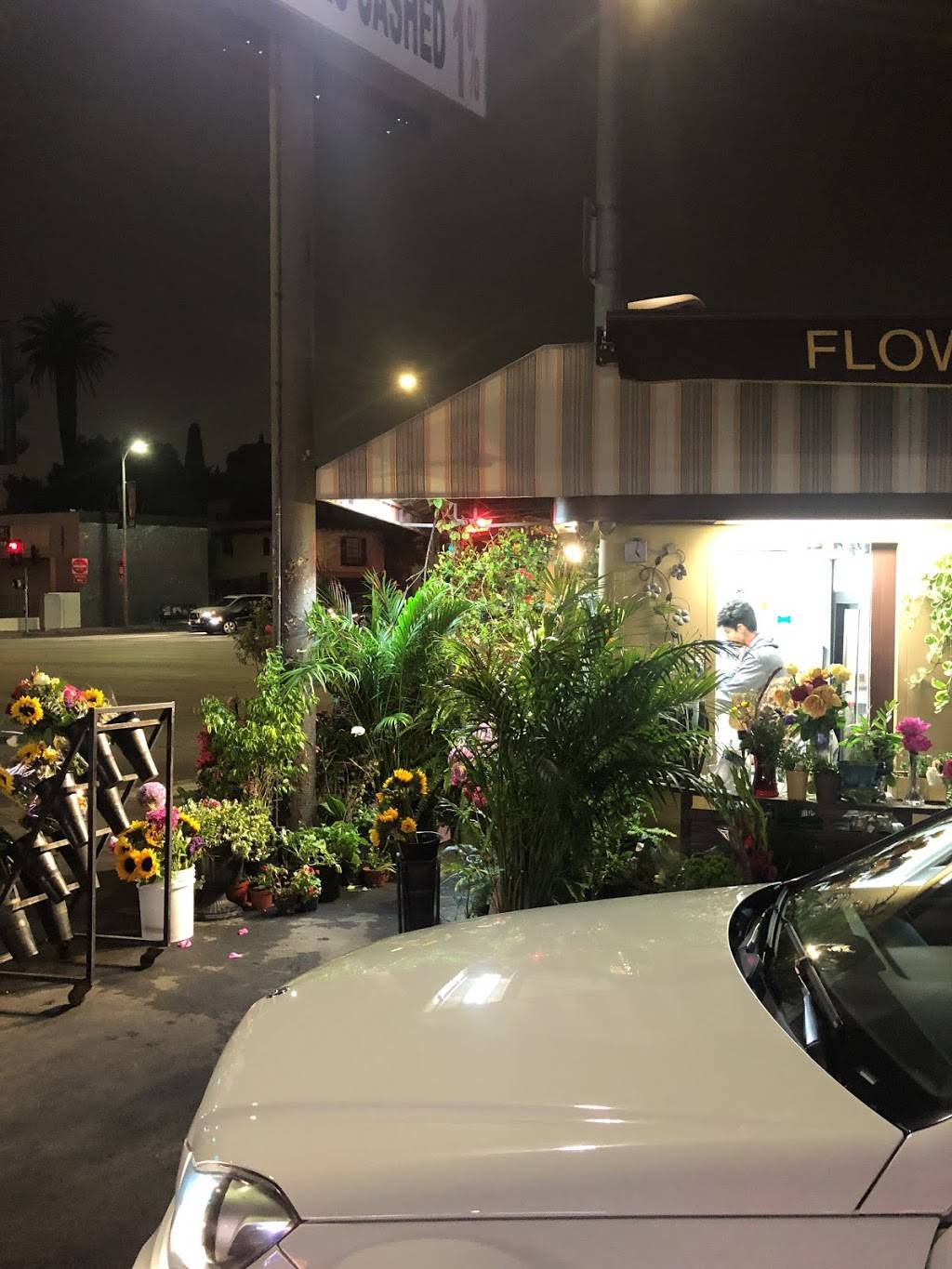 Bea Flowers | 1290 South La Brea Ave, Los Angeles, CA 90019, USA | Phone: (323) 935-5194