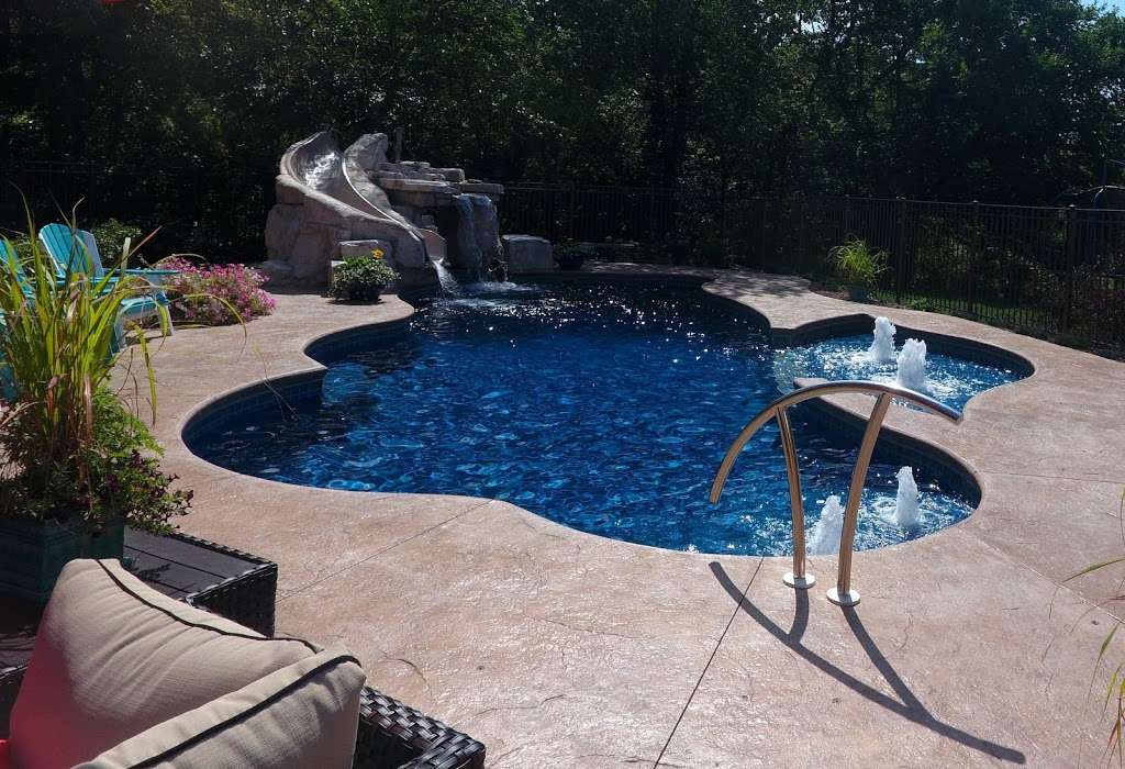 DesRochers Backyard Pools & Spas | 550 Davy Ln, Wilmington, IL 60481, USA | Phone: (815) 476-2975