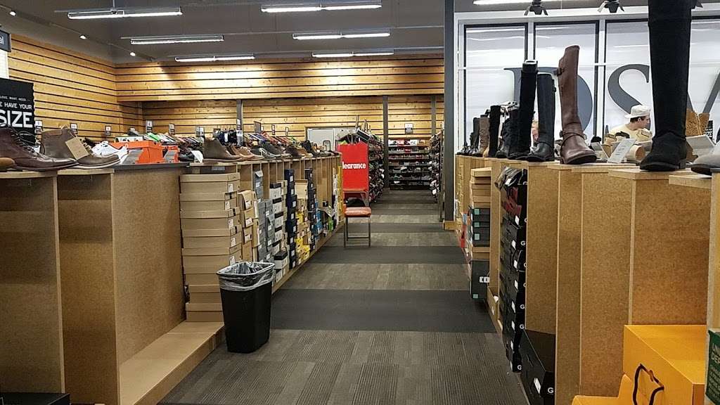 shoe warehouse willowbrook