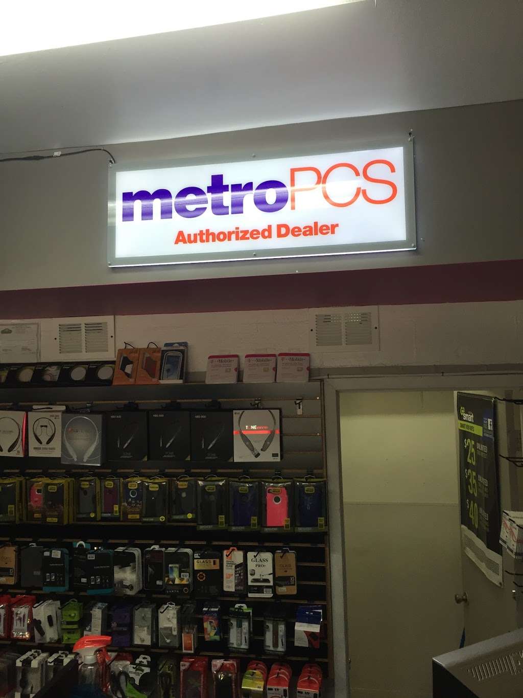 Metro by T-Mobile | 2250 Central Ave, Lake Station, IN 46405, USA | Phone: (219) 963-6217
