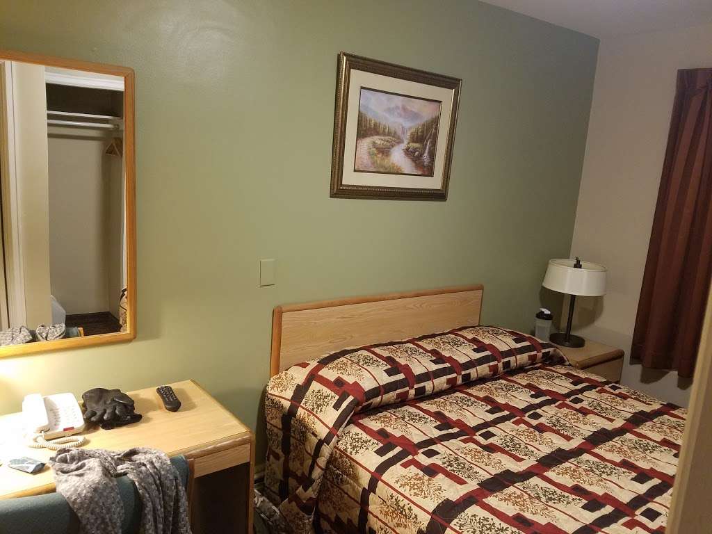 Braidwood Motel | 120 N Washington St, Braidwood, IL 60408, USA | Phone: (815) 458-2321