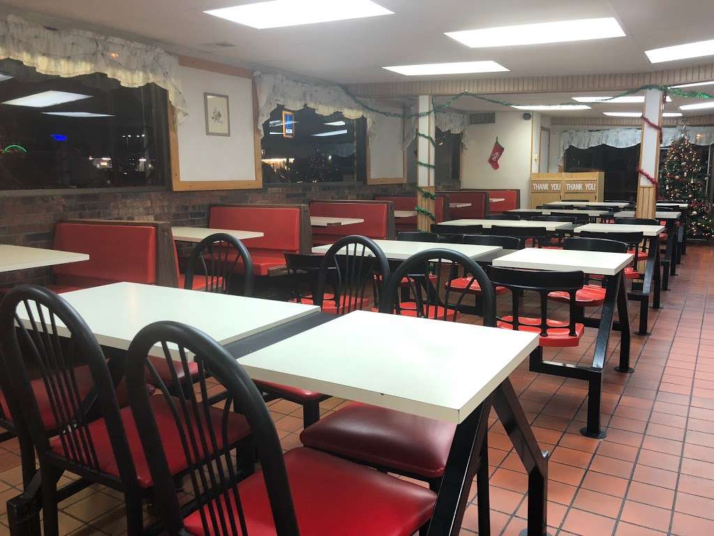 Pauls Drive In | 1915, 10424 Blue Ridge Blvd, Kansas City, MO 64134 | Phone: (816) 761-5700