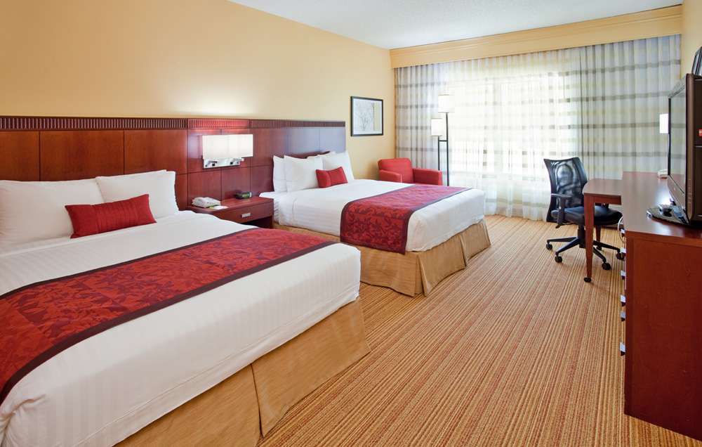 Courtyard by Marriott Houston The Woodlands | 1020 Lake Front Cir, The Woodlands, TX 77380, USA | Phone: (281) 292-3262