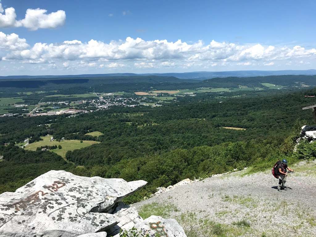 Tuscorora Summit | 18700-18734 Lincoln Hwy, Mcconnellsburg, PA 17233, USA