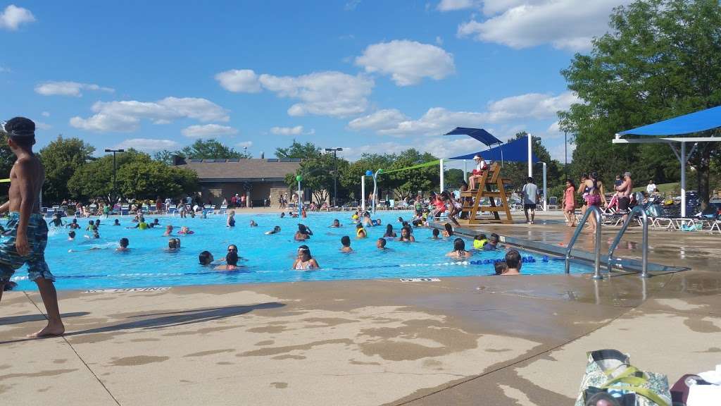 Phillips Park Family Aquatic Center | 828 Montgomery Rd, Aurora, IL 60505, USA | Phone: (630) 851-8686