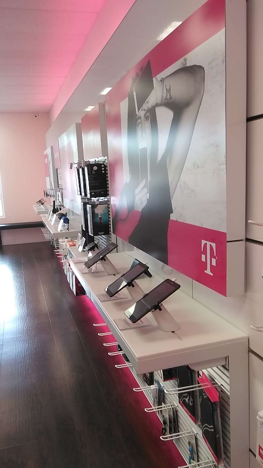 T-Mobile | 1651 E 37th Ave, Hobart, IN 46342 | Phone: (219) 940-1145