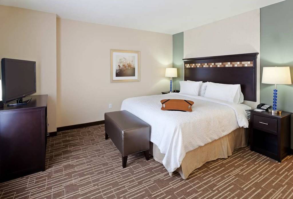 Hampton Inn & Suites Denver/Airport-Gateway Park | 4310 Airport Way, Denver, CO 80239, USA | Phone: (303) 375-8118