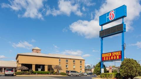 Motel 6 Nashville TN | 1412 Brick Church Pike, Nashville, TN 37207, USA | Phone: (615) 226-3230