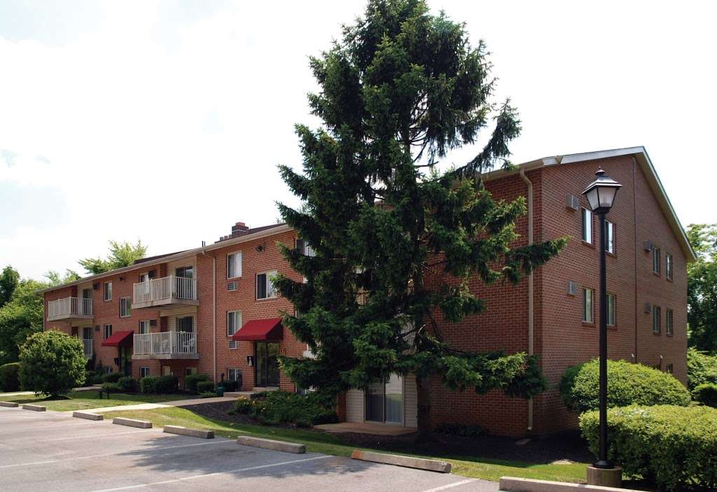 William Henry Apartments Real Estate Agency 1086 W King Rd