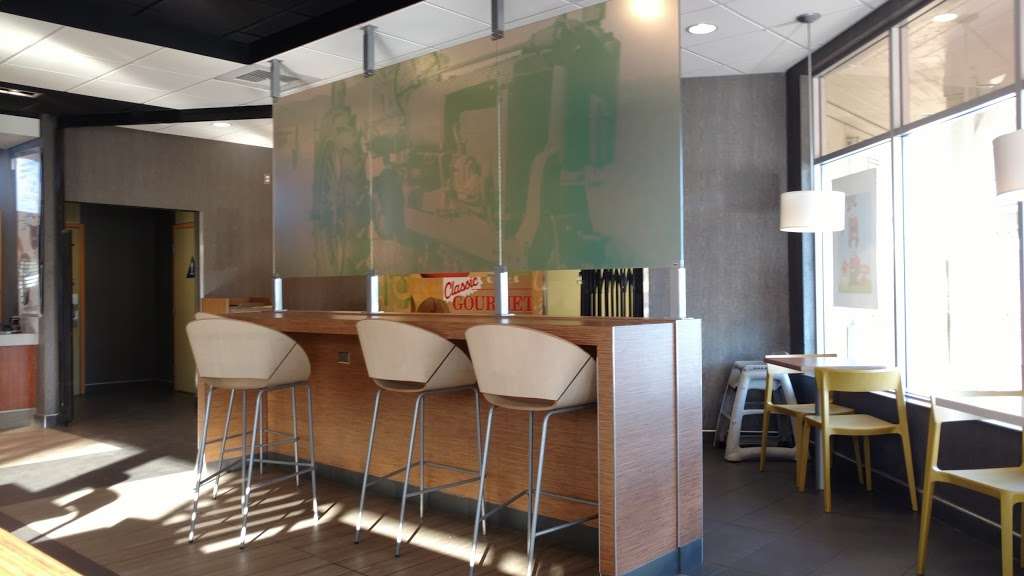 McDonalds | 5565 Mission Ave, Fallbrook, CA 92028, USA | Phone: (760) 758-1936