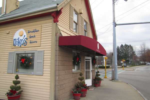 Nikos Restaurant | 948 Broad St, Weymouth, MA 02189 | Phone: (781) 335-4423