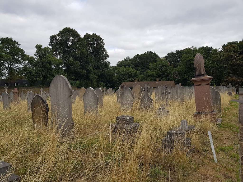 Charlton Cemetery | Cemetery Ln, Charlton, London SE7 8DZ, UK | Phone: 020 8854 0235