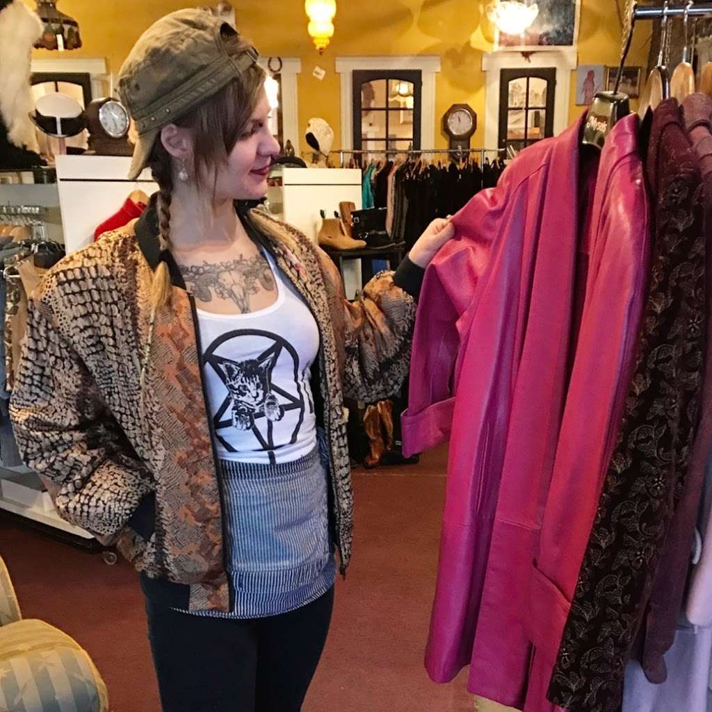 Pilsen Vintage | 1430 W 18th St, Chicago, IL 60608, USA | Phone: (312) 243-5915