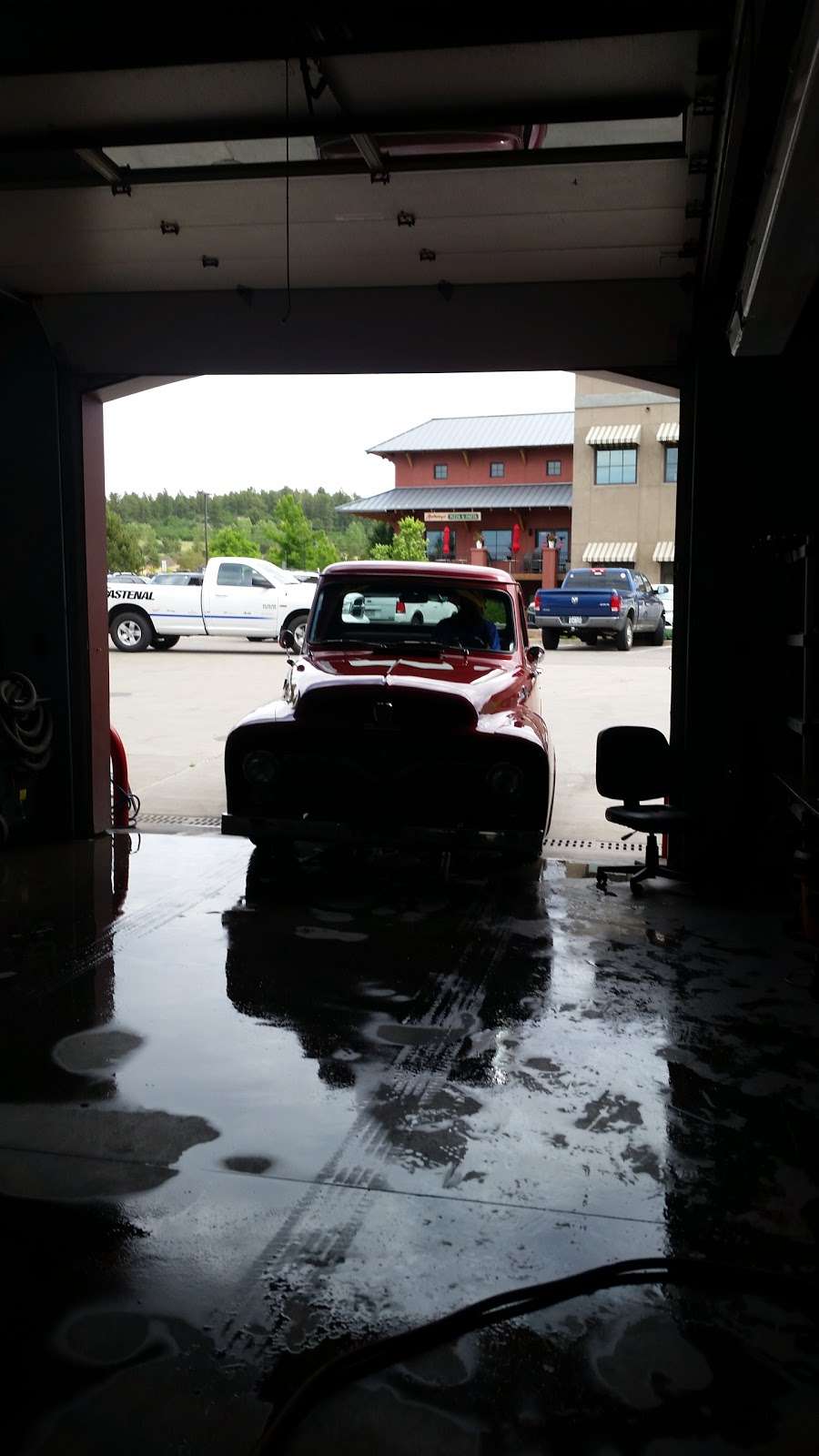 Happy Canyon Car Wash & Detail Center | 886 W Happy Canyon Rd, Castle Rock, CO 80108, USA | Phone: (303) 814-1188