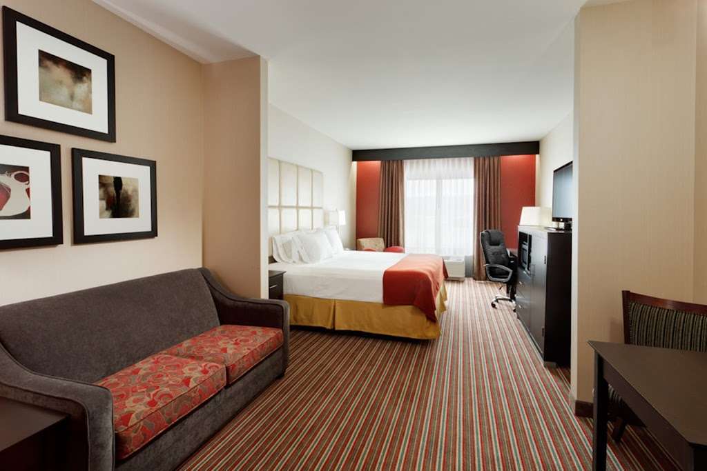 Holiday Inn Express & Suites York Ne - Market Street | 18 Cinema Dr, York, PA 17402, USA | Phone: (717) 718-4447