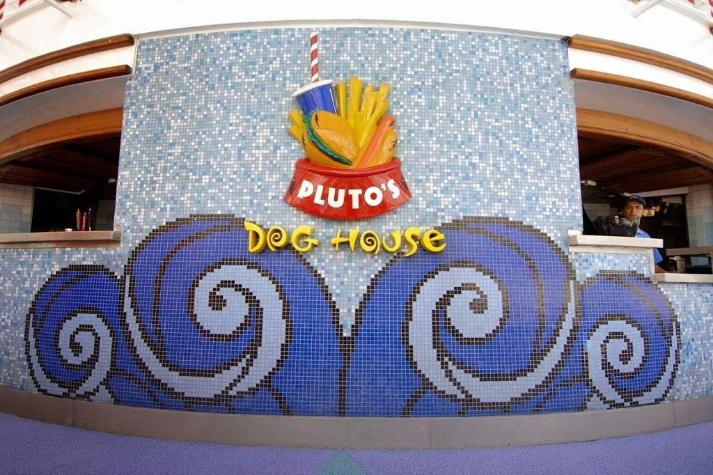 Plutos Dog House | 1313 S Harbor Blvd, Anaheim, CA 92802, USA | Phone: (714) 781-3463