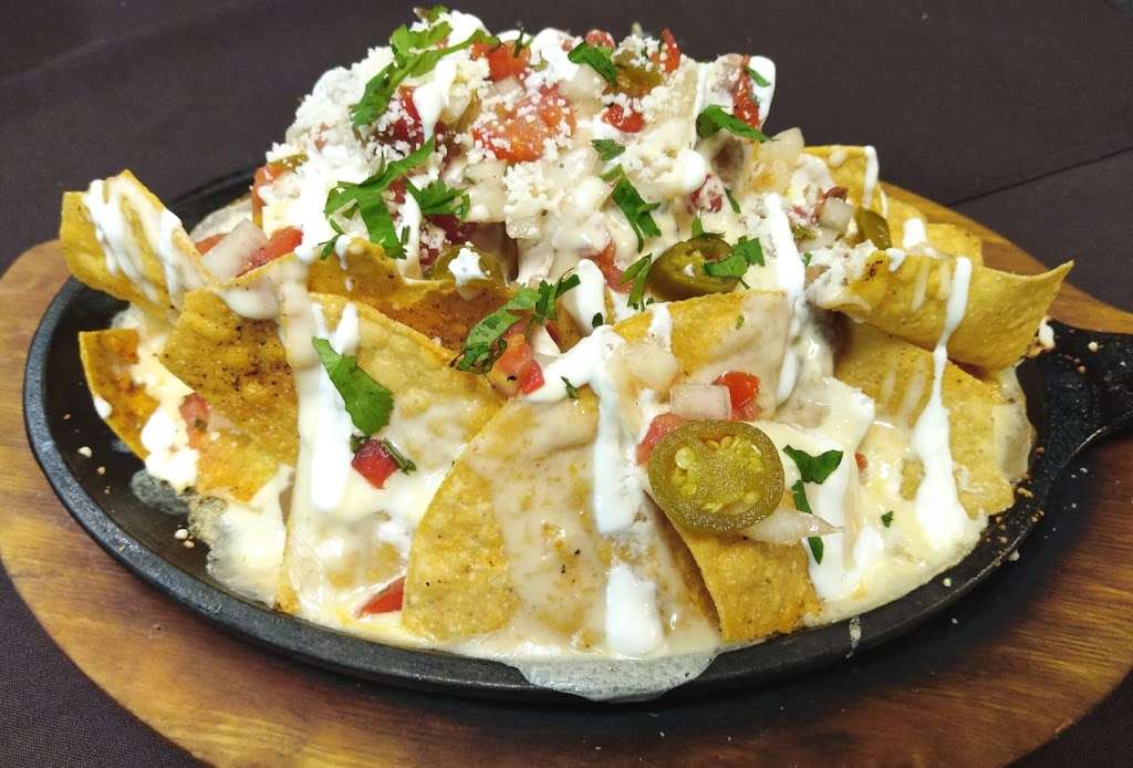 Que Onda Tacos + Tequila University City | 9601 N Tryon St Suite K, Charlotte, NC 28262, USA | Phone: (980) 299-5505