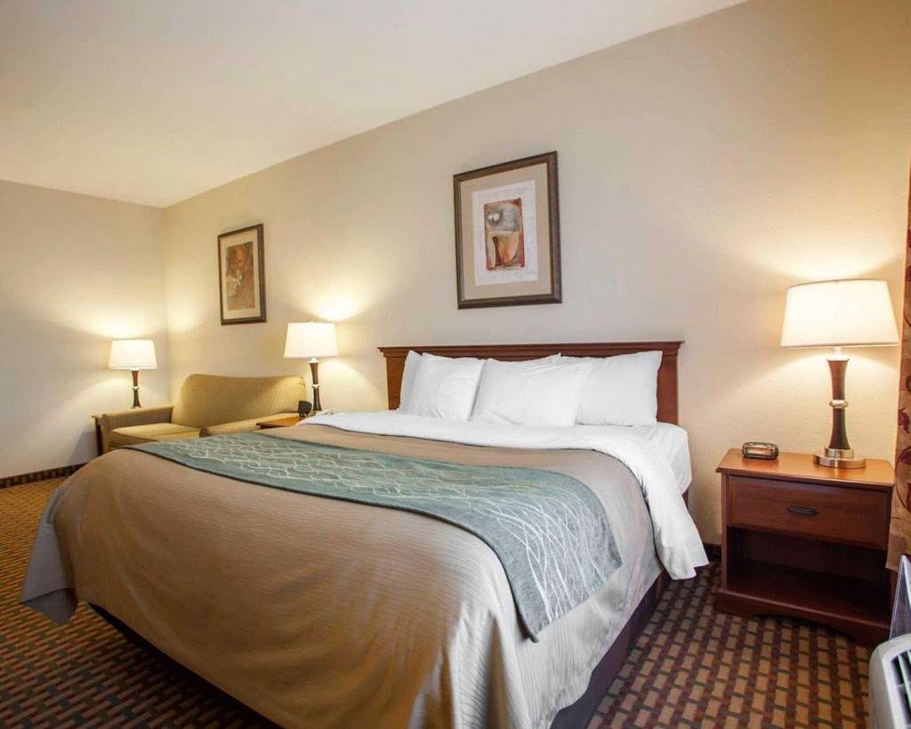 Comfort Inn & Suites | 2304 S Commercial St, Harrisonville, MO 64701, USA | Phone: (816) 884-4124