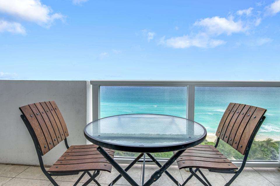 Miami Vacation Rentals by Vacasa | 5445 Collins Ave, Suite CU20, Miami Beach, FL 33140, USA | Phone: (855) 861-5757