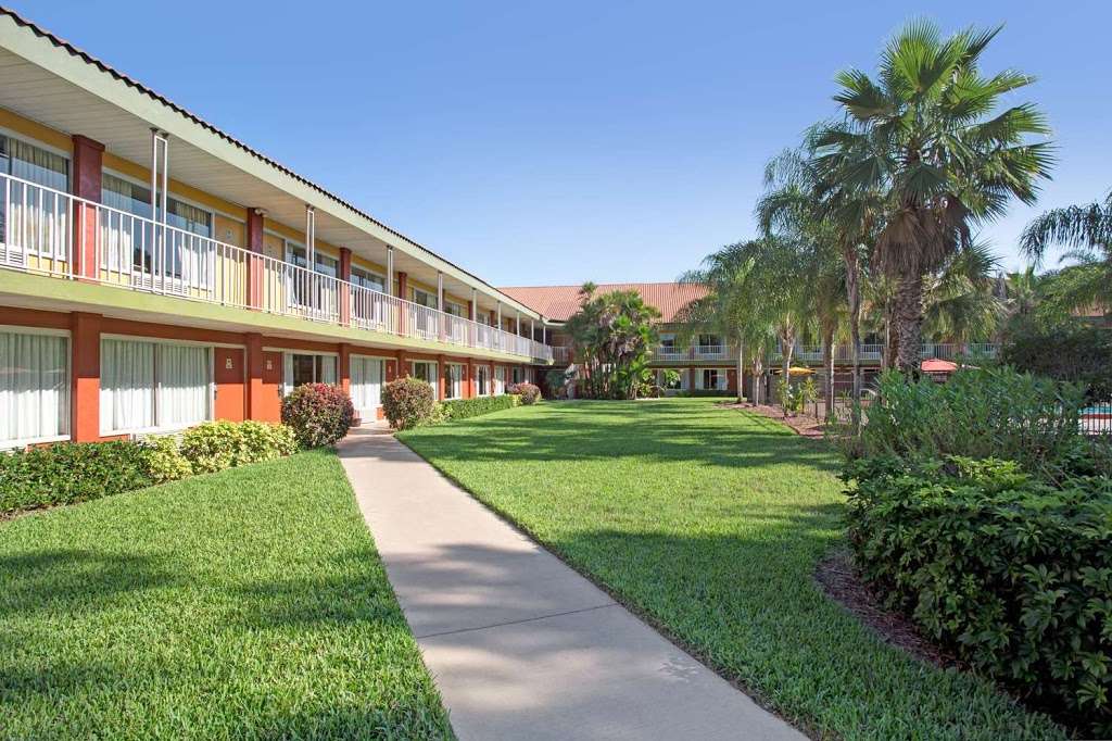 Days Inn by Wyndham Cocoa Cruiseport West At I-95/524 | 5600 FL-524, Cocoa, FL 32926, USA | Phone: (321) 609-5452