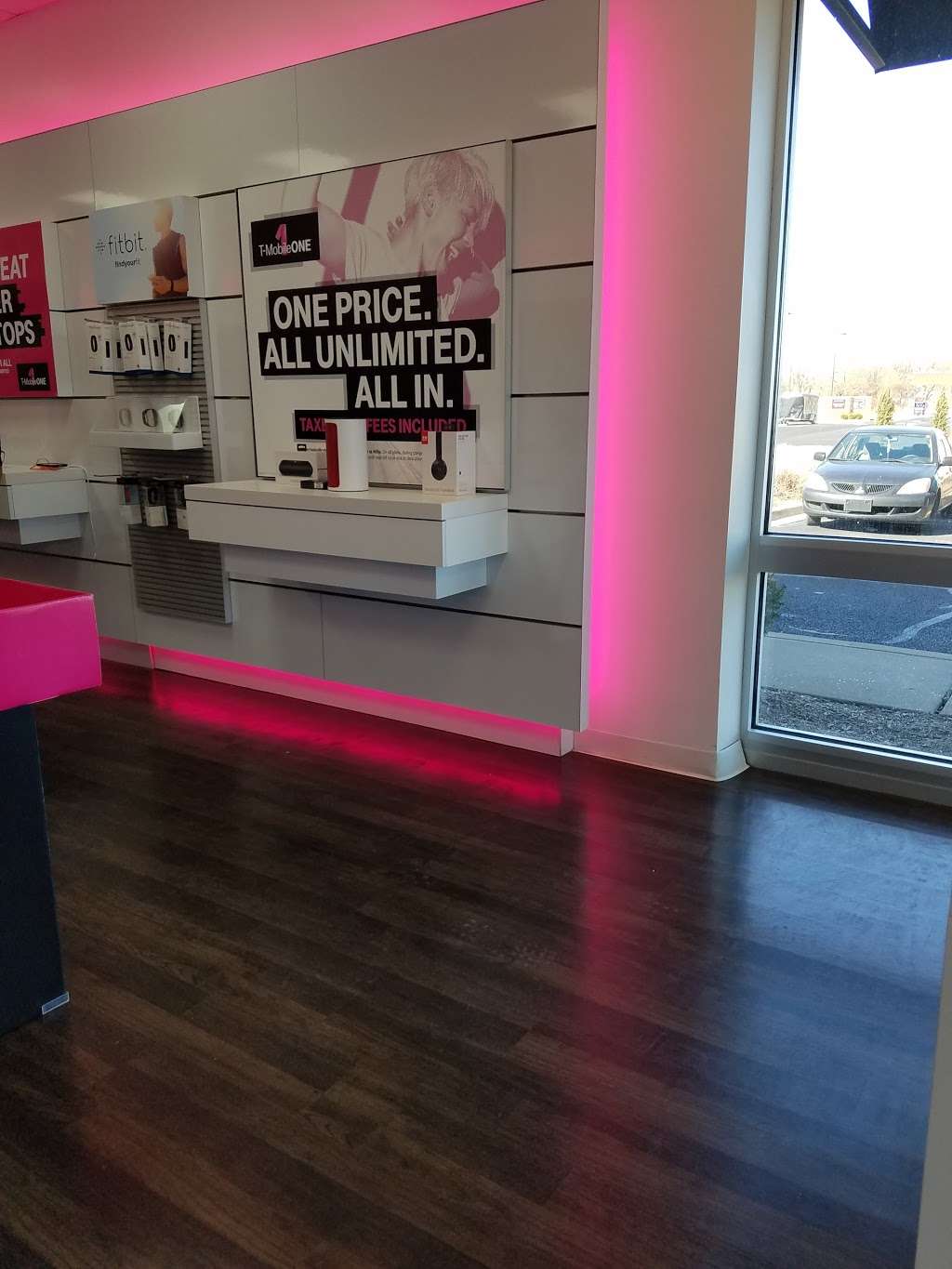 T-Mobile | 2071 Orchard Rd, Montgomery, IL 60538, USA | Phone: (630) 844-6609