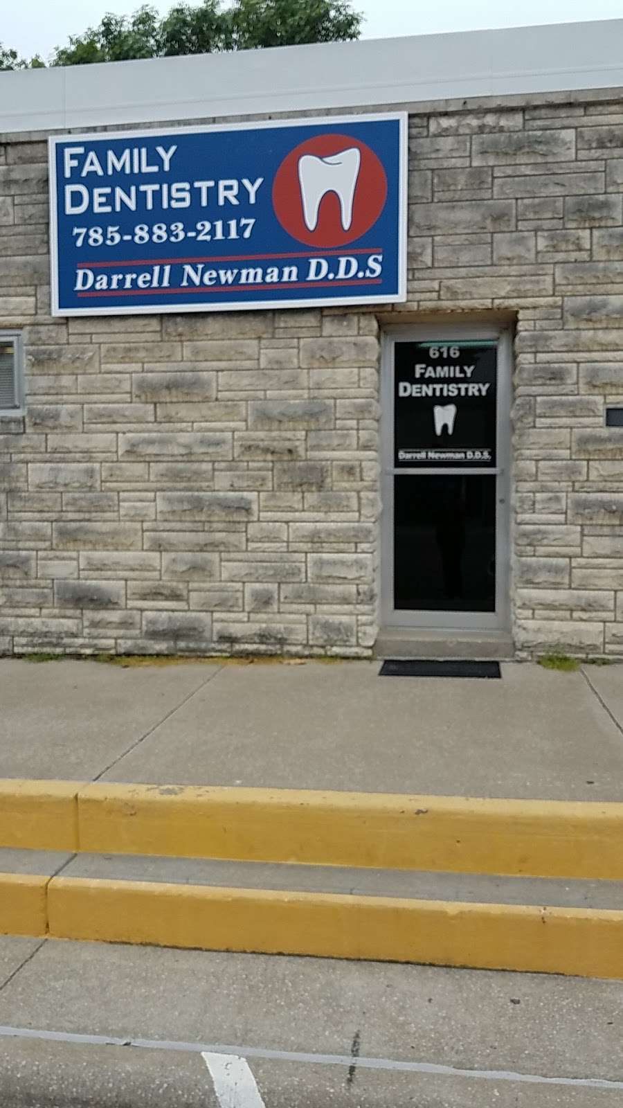 Newman J Darrell DDS | 616 Main St, Wellsville, KS 66092, USA | Phone: (785) 883-2117