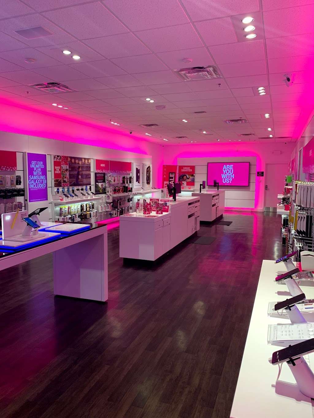 T-Mobile | 21699 E Quincy Ave Ste E2, Aurora, CO 80015, USA | Phone: (303) 481-1811