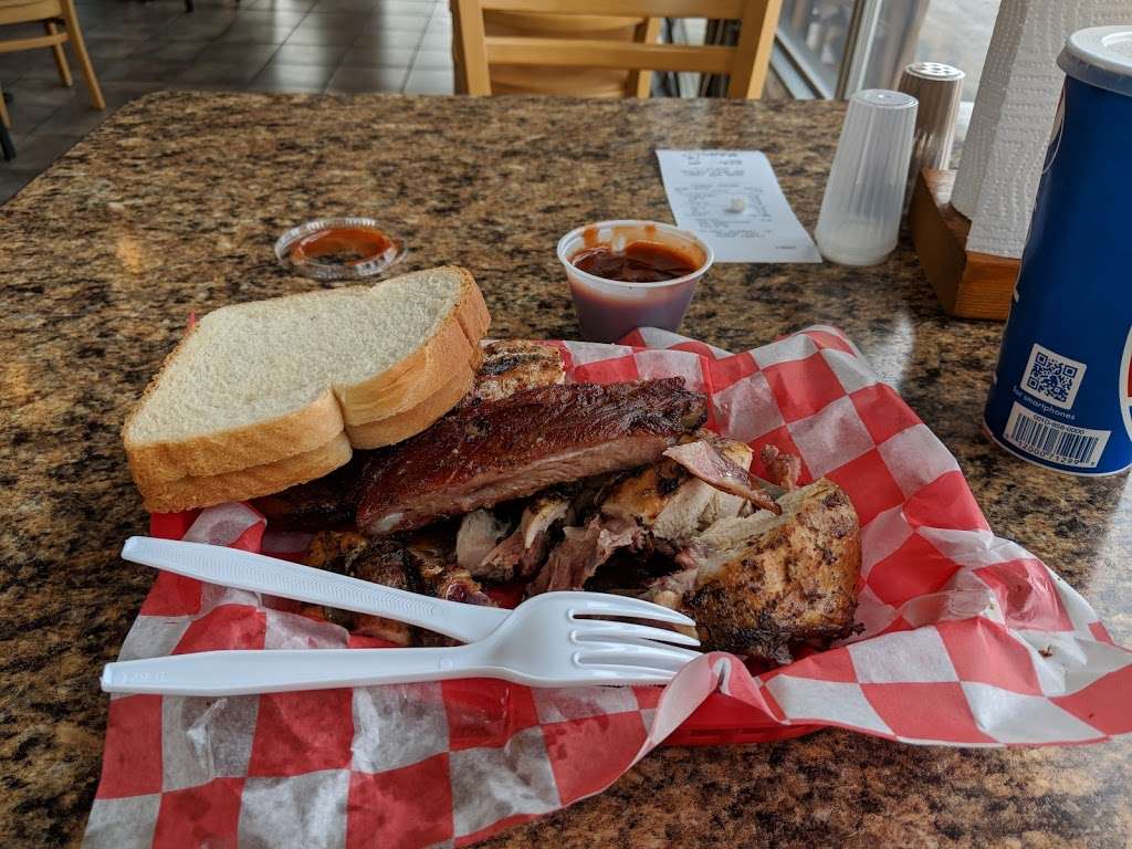 LARKS BAR-B-QUE | 174 W Main St, Benton Harbor, MI 49022, USA | Phone: (269) 926-9833