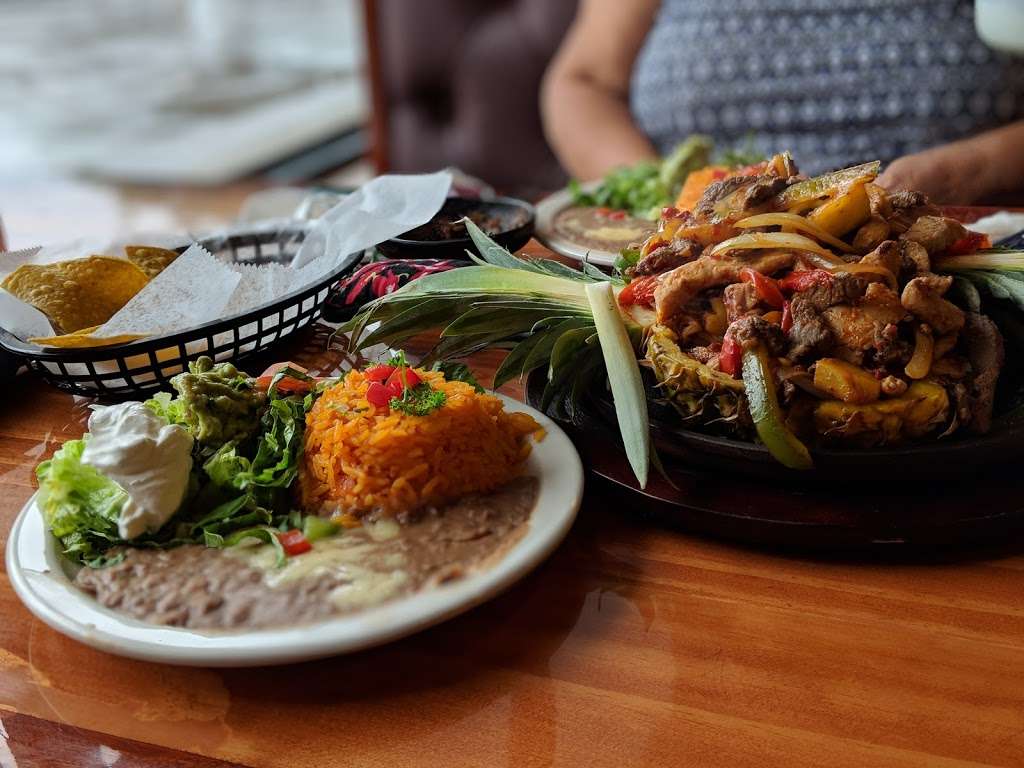 Los Cabos Mexican and Cuban Cuisine | 2252 E Irlo Bronson Memorial Hwy, Kissimmee, FL 34744, USA | Phone: (407) 978-6133