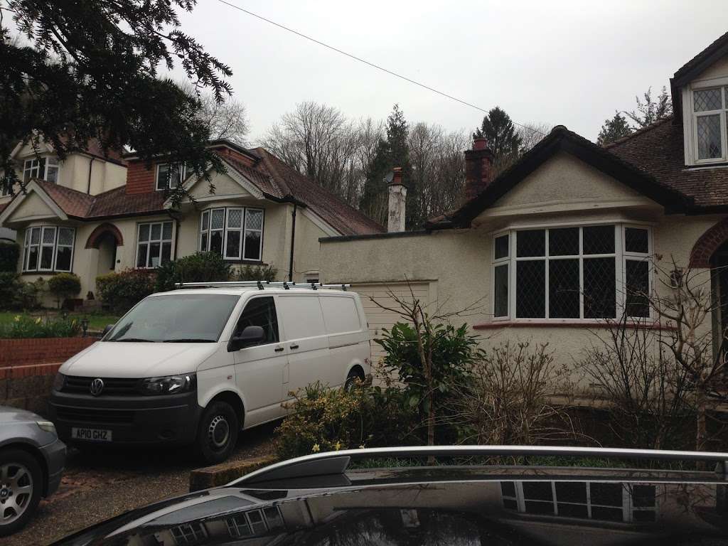 A P J | 50 Salmons La, Whyteleafe CR3 0AN, UK | Phone: 020 8668 4957