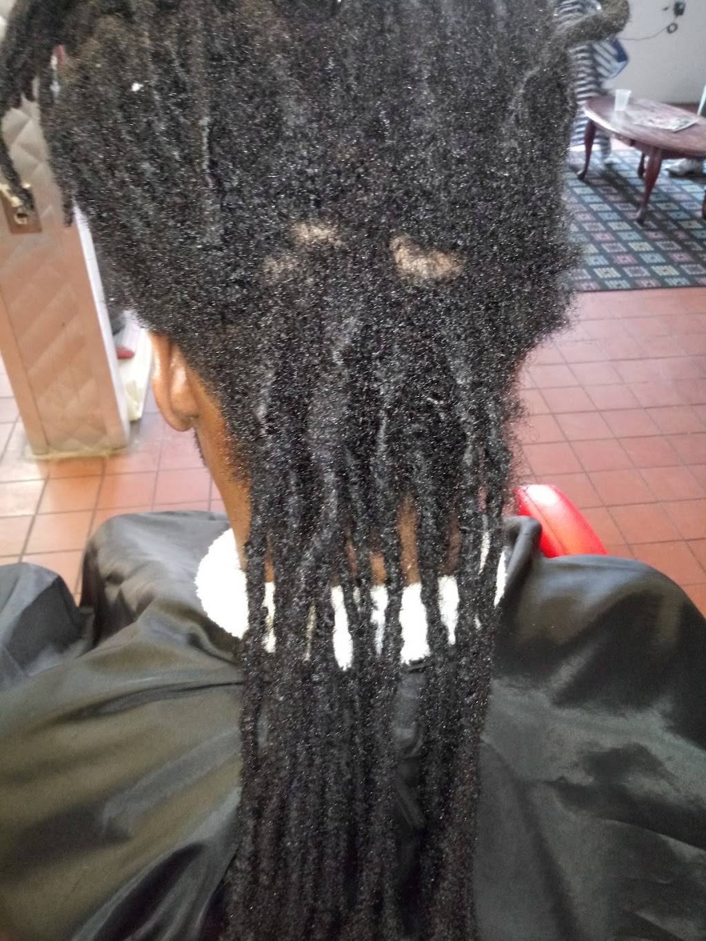 Scissors Edge | 2400 Camp Jackson Rd, East St Louis, IL 62206, USA | Phone: (618) 337-5119