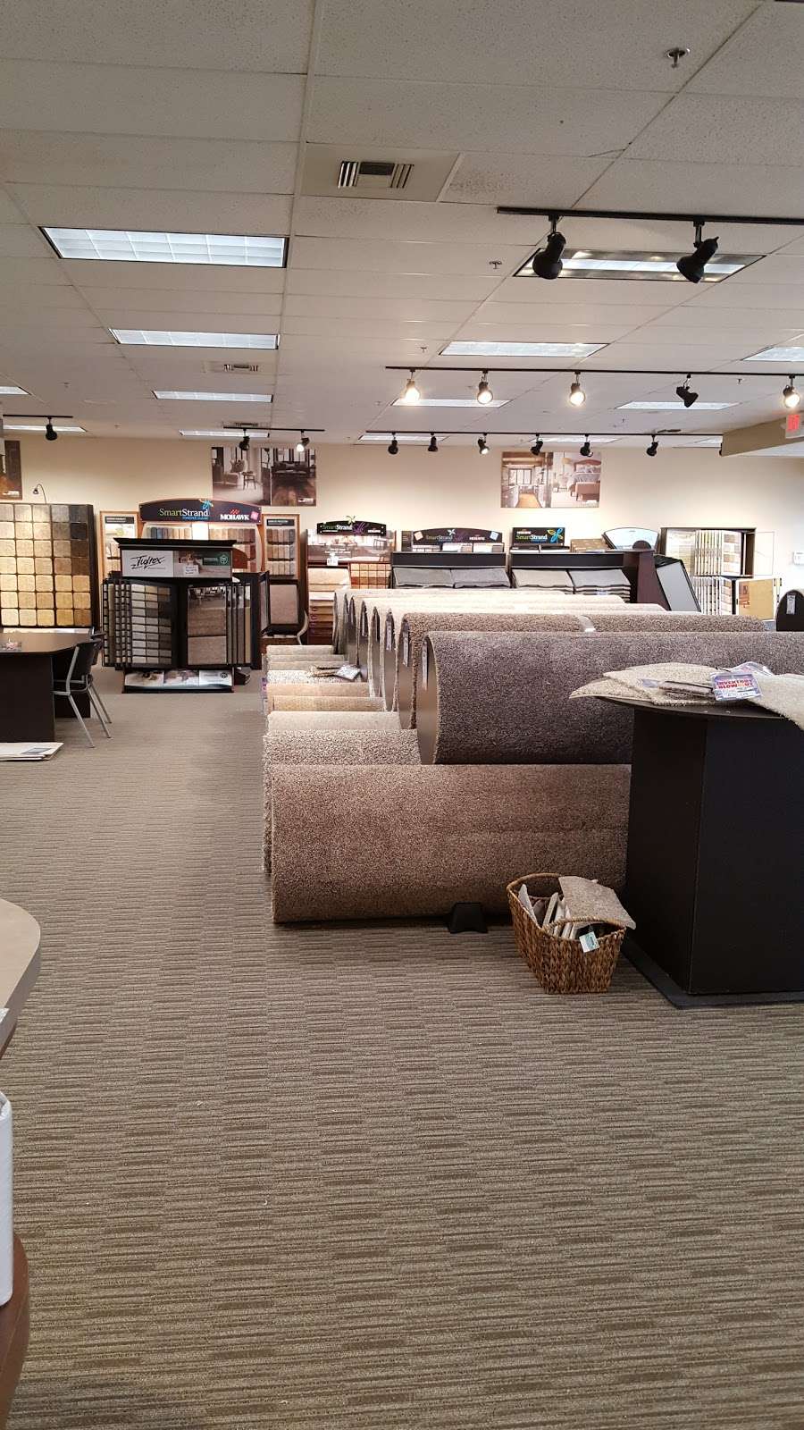 Carpetland USA Pewaukee | 2030 Silvernail Rd, Pewaukee, WI 53072, USA | Phone: (262) 522-1010