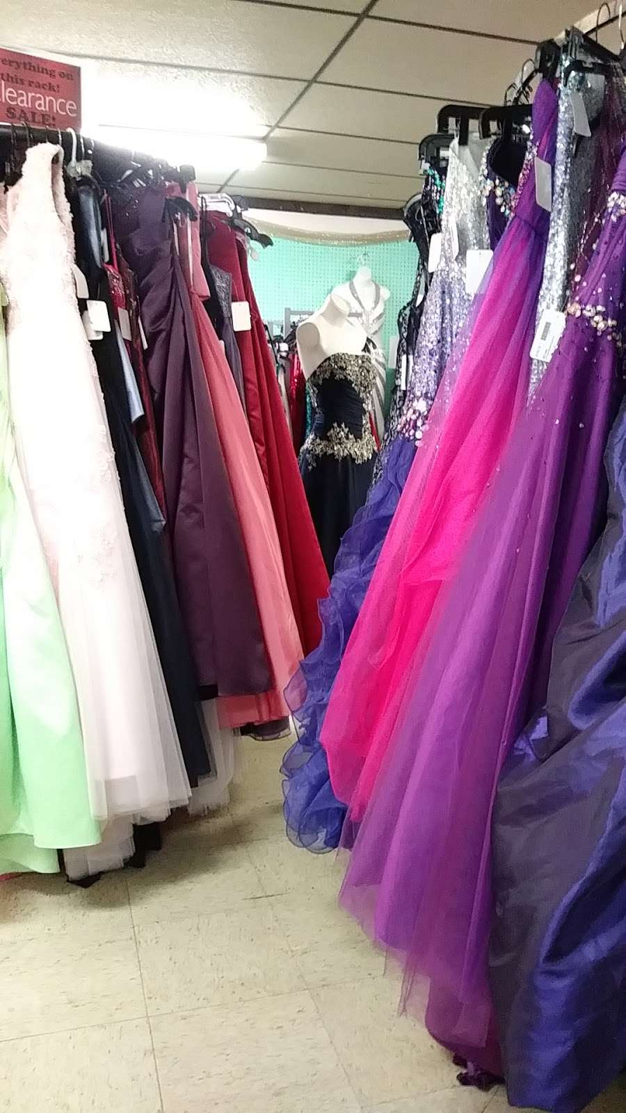 Ky-Belle Boutique Formal/Bridal Wear Consignment | 334 E Catawissa St, Nesquehoning, PA 18240, USA | Phone: (570) 273-5550