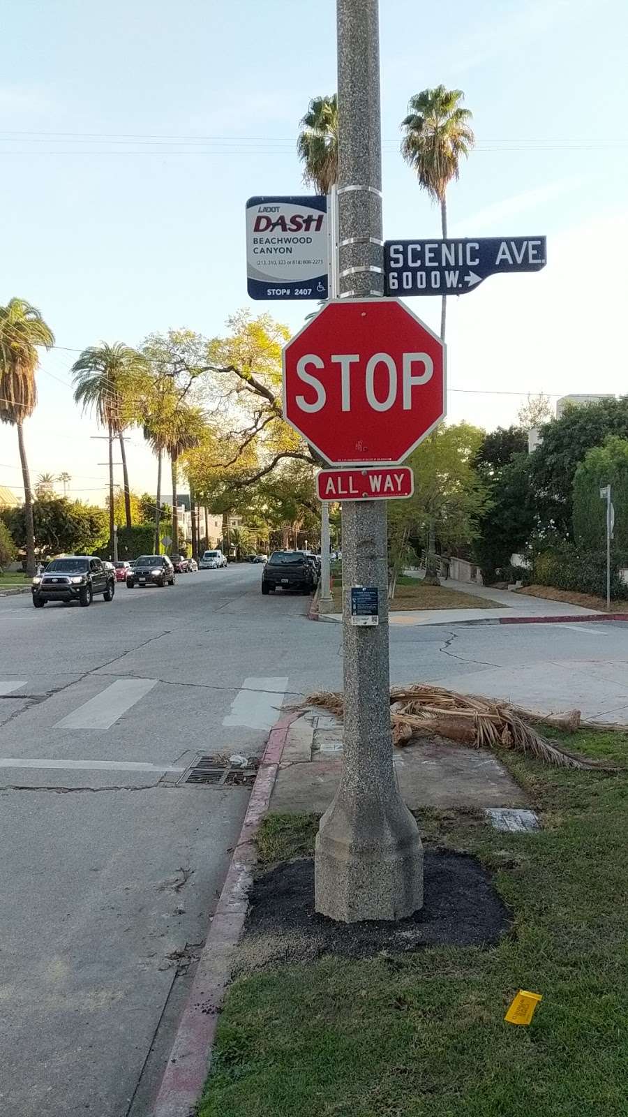 Beachwood Dr. & Scenic Ave. | Los Angeles, CA 90068, USA