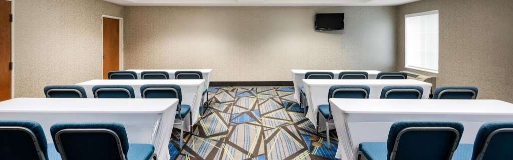 Holiday Inn Express Charlotte West - Gastonia | 1911 Broadcast St, Gastonia, NC 28052, USA | Phone: (704) 884-3300