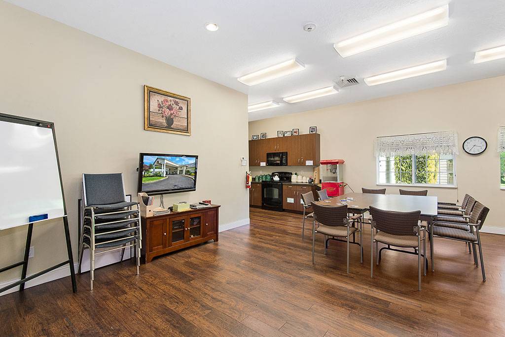 Deerfield Village Assisted Living | 5770 SE Kellogg Creek Dr, Milwaukie, OR 97222, USA | Phone: (503) 653-4064