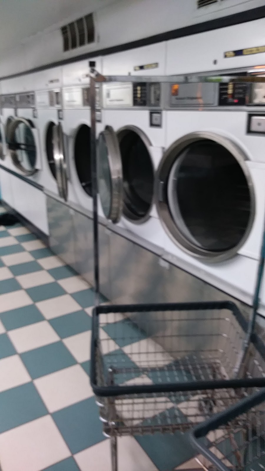 Umatilla Laundromat | 169 N Central Ave, Umatilla, FL 32784, USA