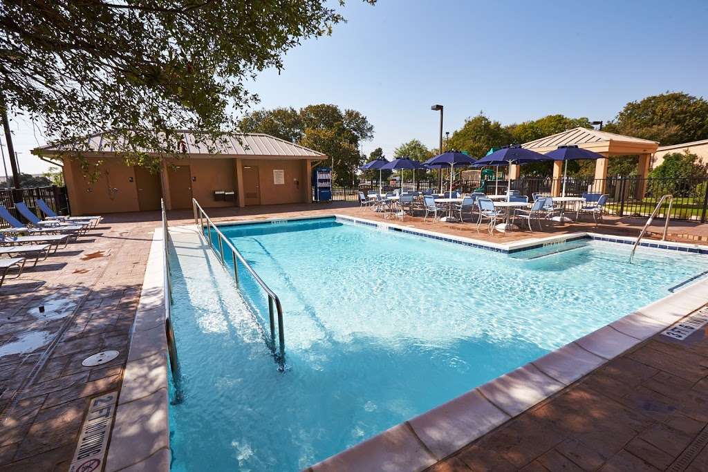 Holiday Inn Express Powless House | 3298 George Beach Ave, Fort Sam Houston, TX 78234, USA | Phone: (210) 357-2705