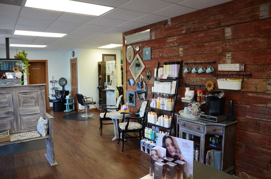 Savvy Hair Gallery & Spa | 427 S Governors Hwy, Peotone, IL 60468 | Phone: (708) 792-7234
