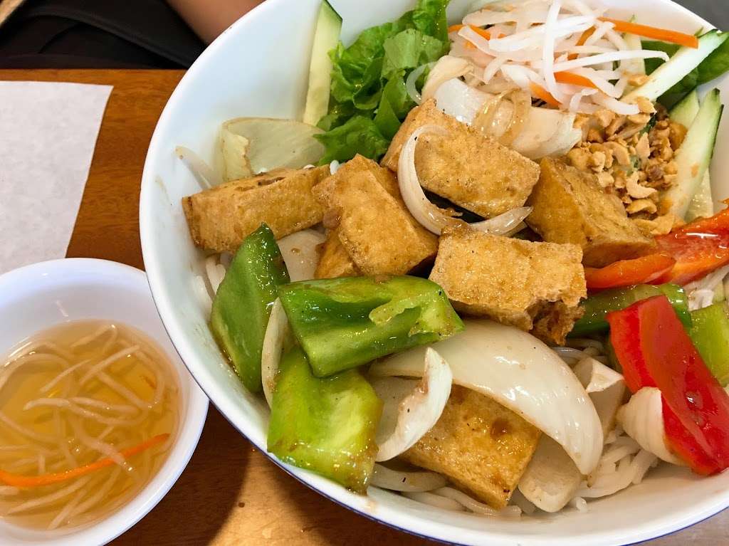 Pho B | 9048 Adams Ave, Huntington Beach, CA 92646, USA | Phone: (714) 965-1695