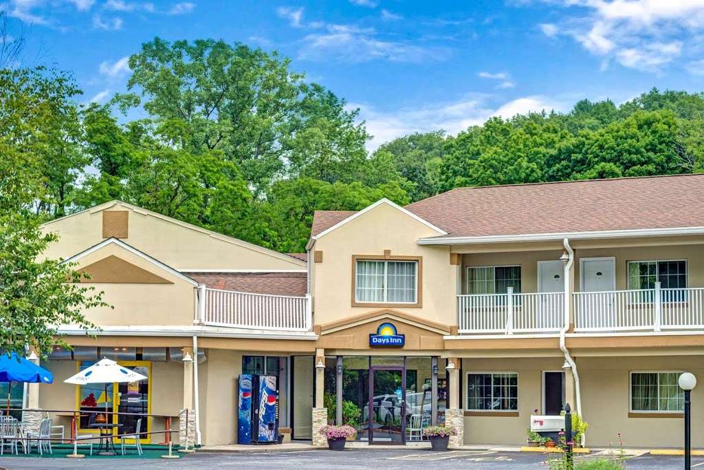 Days Inn by Wyndham Ridgefield | 296 Ethan Allen Hwy, Ridgefield, CT 06877 | Phone: (203) 438-3781