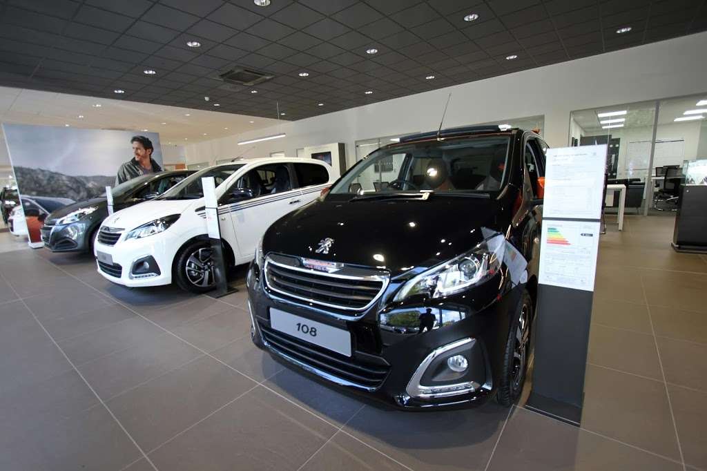 Robins & Day Peugeot Hatfield in 1 Great North Rd, Hatfield AL9 5JA, UK