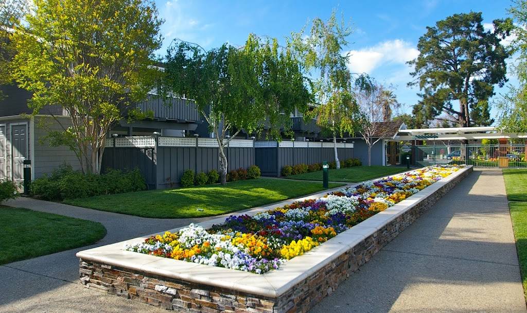 Village Green Apartments | 21230 Homestead Rd, Cupertino, CA 95014 | Phone: (408) 738-7472