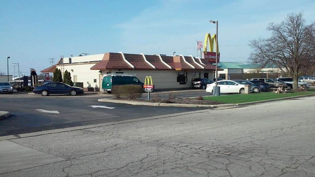 McDonalds | 352 S Division St, Harvard, IL 60033, USA | Phone: (815) 943-5540