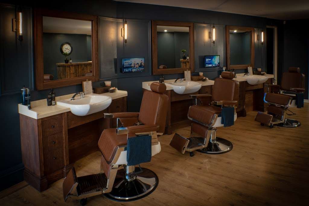 MIDPOINT BARBER SHOP | 1 Station Ln, Hornchurch RM12 6JL, UK | Phone: 01708 606953