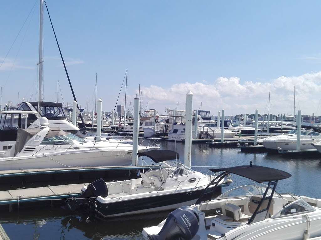 Carefree Boat Club | 2780 Lighthouse Point E, Baltimore, MD 21224, USA | Phone: (410) 935-1345