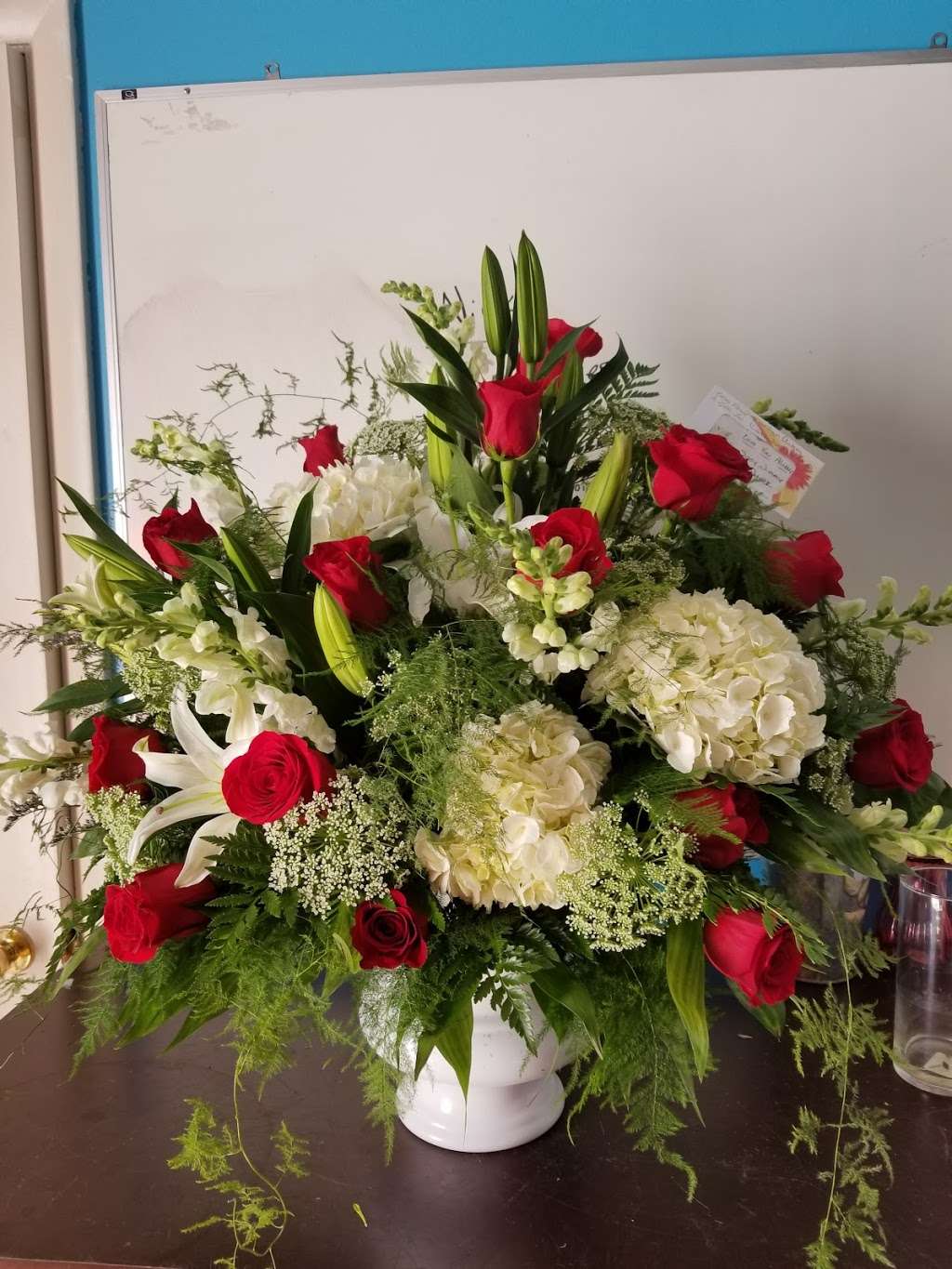 Lanez Florist & Gifts, Inc | 2946 NC-127 A, Hickory, NC 28602, USA | Phone: (828) 330-0708